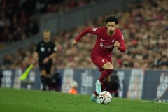 为留巴萨真拼！27岁拉什福德40米冲刺回防撞翻对手+起身立马前插